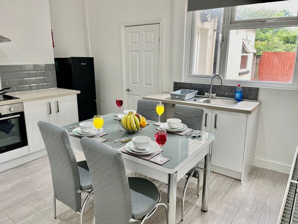 مستلزمات طهي/أطباق/أوعية