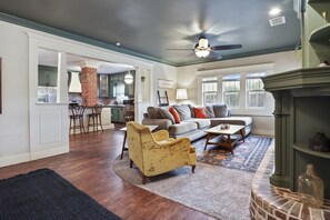 Unclassified image, 4 of 50, button