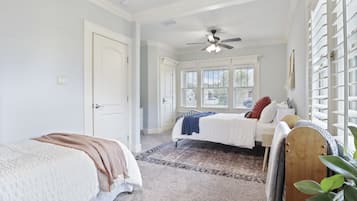 3 bedrooms, travel crib, WiFi, bed sheets