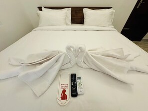 5 bedrooms, WiFi, bed sheets - Coconut Creek Homestay (Kumarakom)