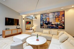 Fernseher, Stereoanlage, Arbeitsbereiche