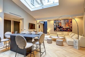 Dining - Elegant apartment with AC - 3BR/10P- Le Marais (Paris)