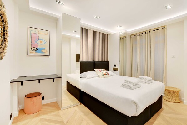 2 bedrooms, iron/ironing board, WiFi, bed sheets