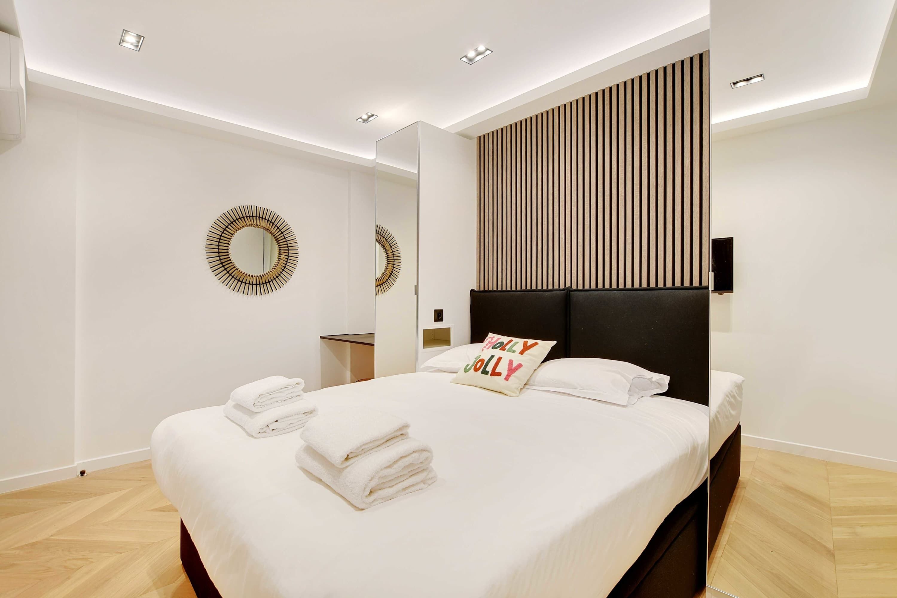 2 bedrooms, iron/ironing board, WiFi, bed sheets