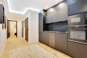 Coffee/tea maker, fridge, microwave, oven