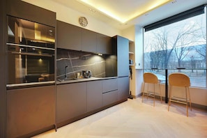 Fridge, microwave, oven, stovetop - Elegant Home - 1BR/4P - Eiffel Tower/Invalides (Paris)