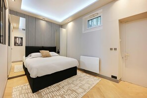 1 slaapkamer, een strijkplank/strijkijzer, wifi, beddengoed