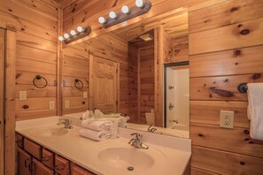 Hair dryer, towels - GatMtnLodge: Spectacular Views, Theater, Games, Hot Tub, Wifi, Gatlinburg! (Gatlinburg)