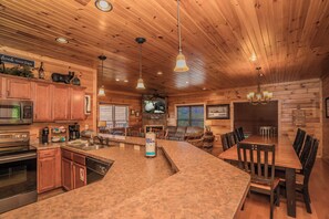 Fridge, microwave, oven, stovetop - GatMtnLodge: Spectacular Views, Theater, Games, Hot Tub, Wifi, Gatlinburg! (Gatlinburg)