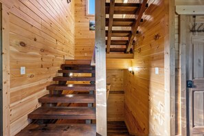 Interior - GatViewsLodge: VIEWS,  Theater, Game Room, Hot Tub, Wifi, Resort Pool & Fitness (Gatlinburg)