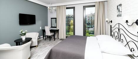 Apartment | Living area | 42-inch Smart TV with digital channels