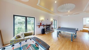 House | Game room