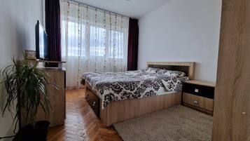 2 slaapkamers, een strijkplank/strijkijzer, wifi, beddengoed