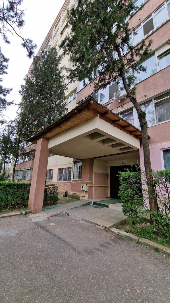 Exterior - MMT SweetHome1 with 2 Bedrooms and 1 Living room (Ploiești)