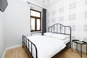 2 bedrooms, soundproofing, iron/ironing board, cots/infant beds - Native Apartments Blich 7 (Kraków)