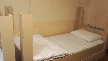 Condo básico | Ropa de cama de alta calidad, insonorización y wifi gratis