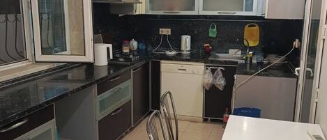 Basic Condo | Shared kitchen facilities