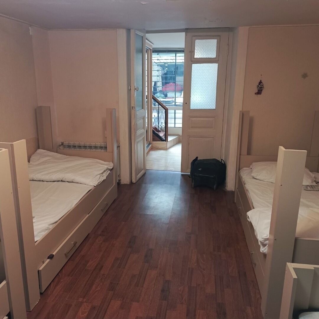 Basic Condo | Premium bedding, soundproofing, free WiFi