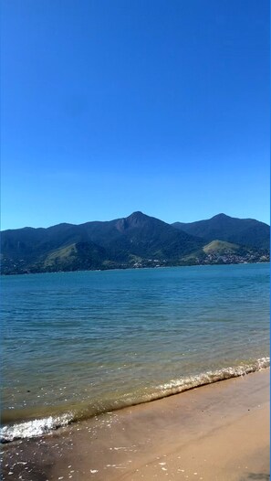 Beach - Seasonal Beach House View to the Sea in Brazil (São Sebastião)