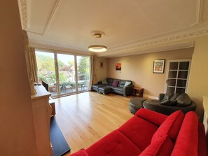 Living area - London Family Home-amazing Garden (London)