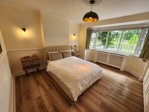 Casa | 4 habitaciones, tabla de planchar con plancha y wifi gratis 