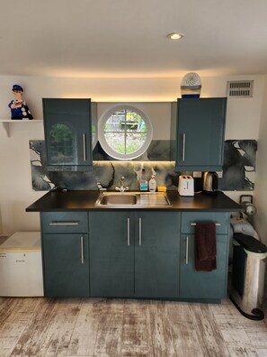 Maison | Cuisine privée | Réfrigérateur, micro-ondes, four, plaque de cuisson