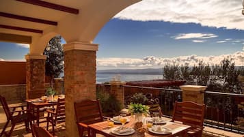 Eight Bedroom Villa with Private Pool | Spisestue