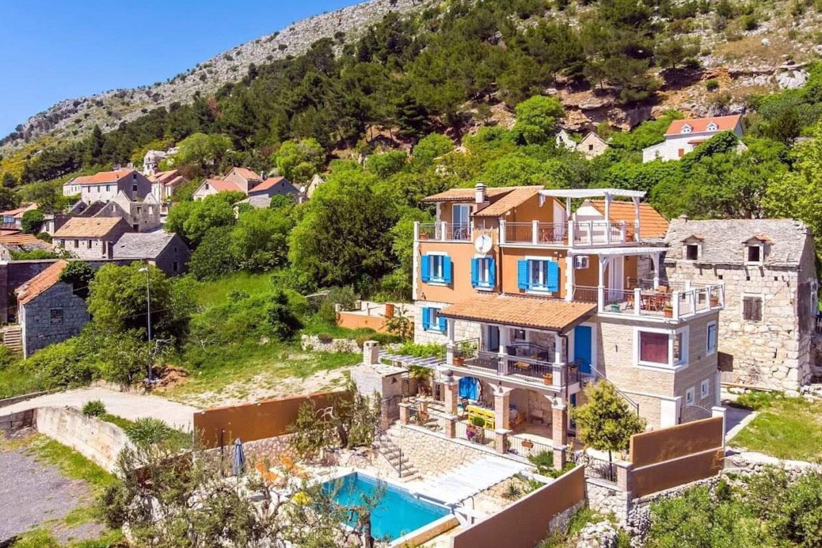 Villa (Six Bedroom Villa with Private Pool) | Exterior