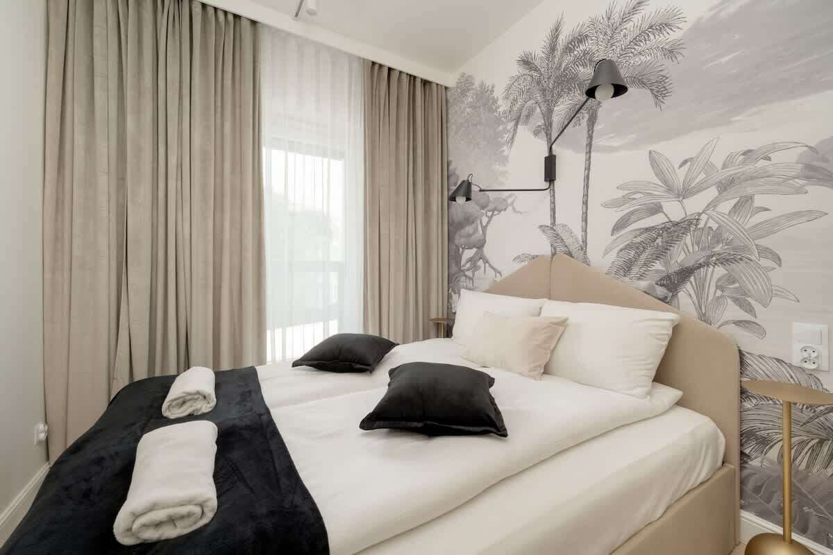 2 bedrooms, desk, iron/ironing board, WiFi