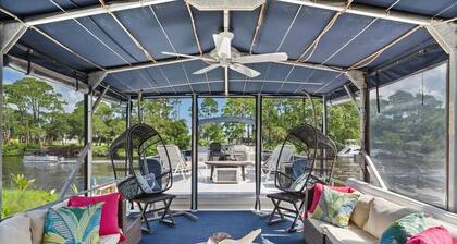 Pura Vida- Floating Home