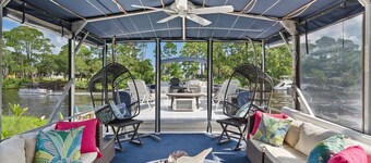 Pura Vida- Floating Home