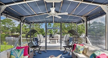 Pura Vida- Floating Home