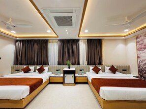 Chambre Quadruple Deluxe | Wi-Fi gratuit, draps fournis, accès pour personnes à mobilité réduite