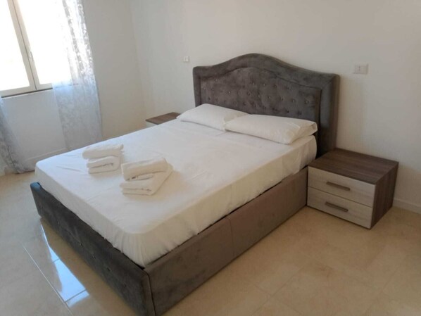 1 bedroom, WiFi, bed sheets