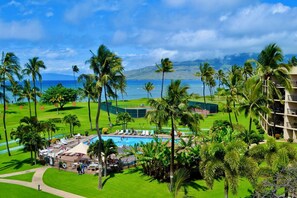 A heated pool - Maui Sunset B-513 Unit, Spectacular Ocean Views, Spacious Unit, A/C (Kihei)