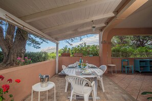 Outdoor dining - Piazzetta La Casa Sul Molo (Loiri Porto San Paolo)