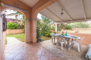 Outdoor dining - Piazzetta La Casa Sul Molo (Loiri Porto San Paolo)