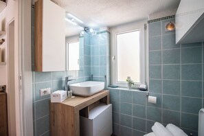 Shower, bidet, towels, soap - Piazzetta Bilo Molara (Loiri Porto San Paolo)