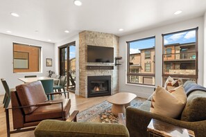 TV, fireplace