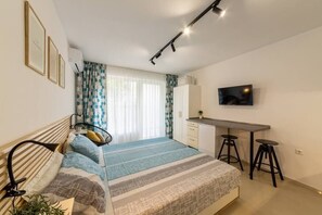 1 chambre, fer et planche à repasser, Wi-Fi, draps fournis