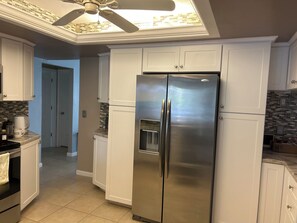 Mikrowelle, Ofen, Herdplatte, Geschirrspüler