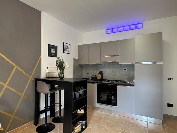 Fridge, oven, stovetop, coffee/tea maker - Bad and Breakfast La Balena Bianca House (Bagni San Filippo)