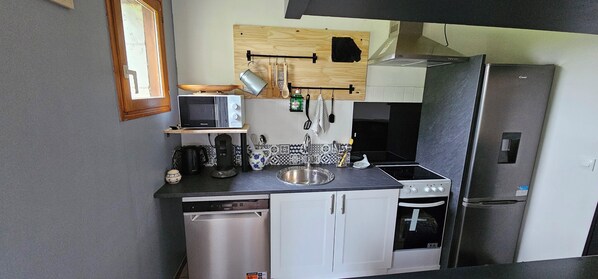 Private kitchen - Gîte "Le Figuier (Villebernier)