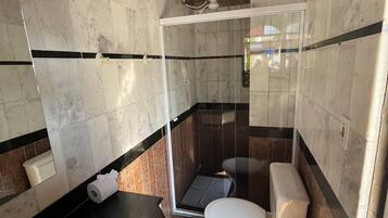 標準四人房 | 免費 Wi-Fi、床單