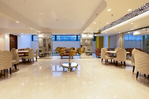 Banquet hall - Aadat Hotel Near Artemis Hospital Gurgaon (Gurugram)