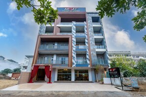 Exterior - Aadat Hotel Near Artemis Hospital Gurgaon (Gurugram)