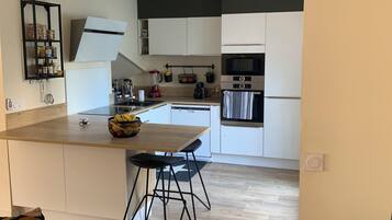 Réfrigérateur, four, plaque de cuisson, lave-vaisselle