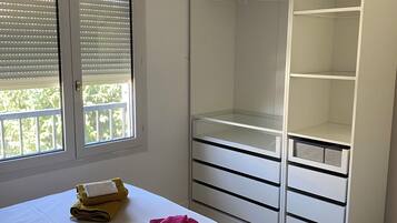 3 chambres, fer et planche à repasser, lit parapluie, Wi-Fi gratuit