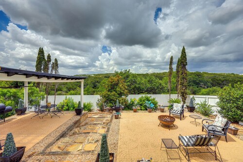 San Antonio Home - Outdoor Oasis & Greenbelt Views