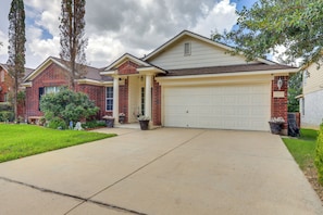 House (4 Bedrooms) | Interior - San Antonio Home - Outdoor Oasis & Greenbelt Views (San Antonio)